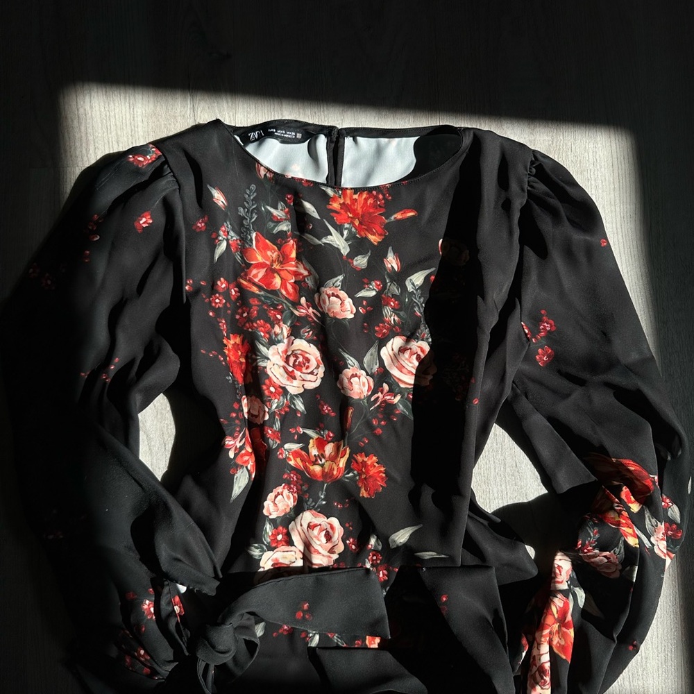 ZARA Floral Black Blouse With Tie Puff Sleeves XS